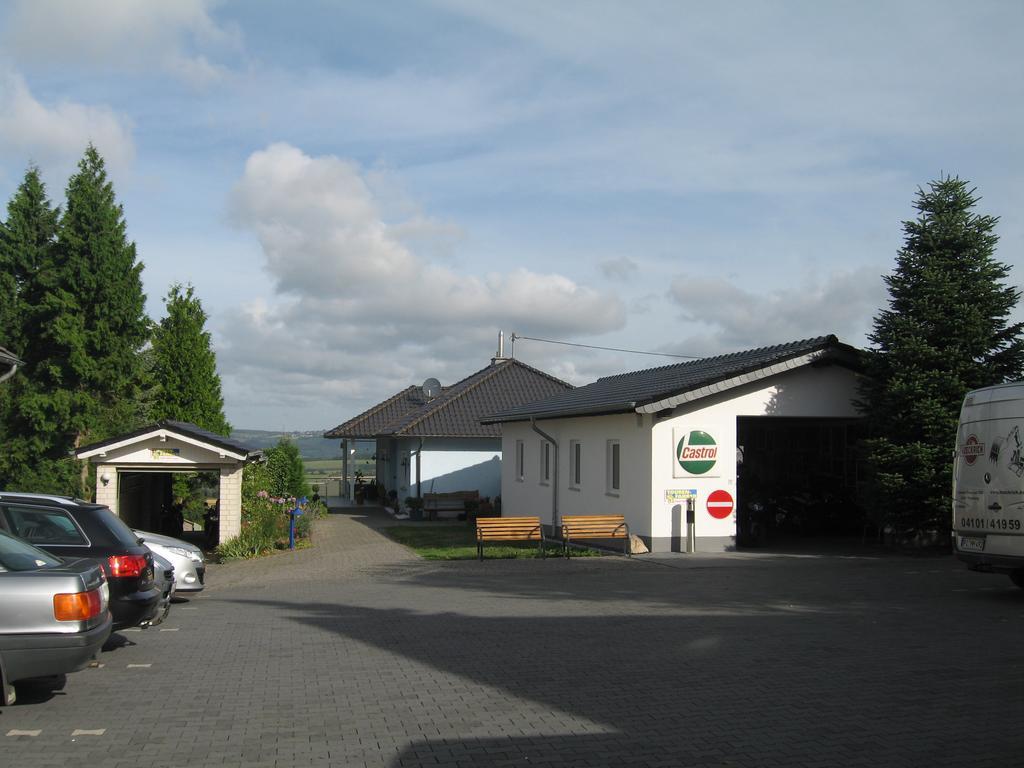 Hotel & Restaurant Huellen Barweiler Exterior foto